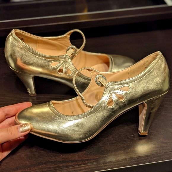 Gold Mary Jane's by Cambridge Select - Picture 1 of 7